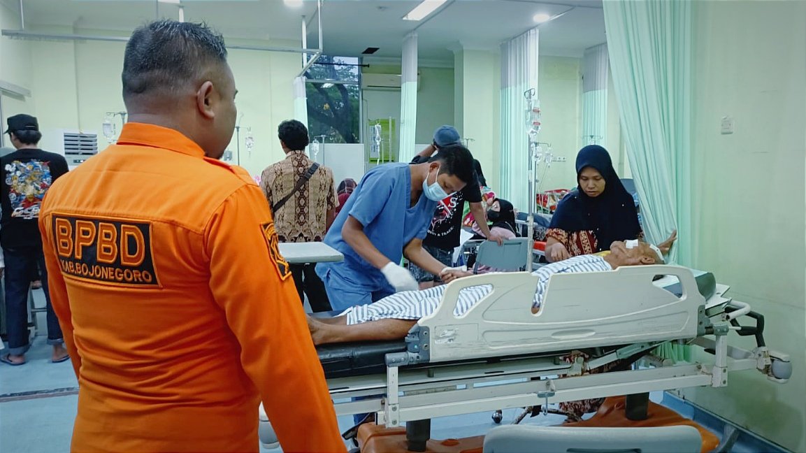 Tertimpa Pohon Tumbang Saat Melintas di Bojonegoro, Tiga Warga Tuban Terluka