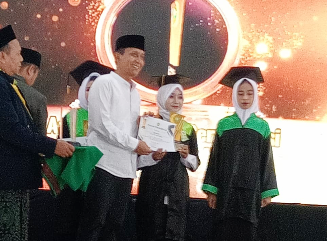 Santri TPQ An-Nuur Sarangan Raih Anugerah Santri Berprestasi 2025 di Pendopo Malowopati