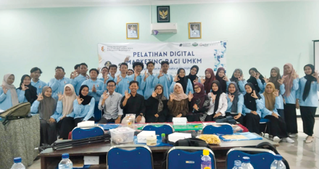 Latih UMKM dengan Digital Marketing, FEBI Institut Attanwir...