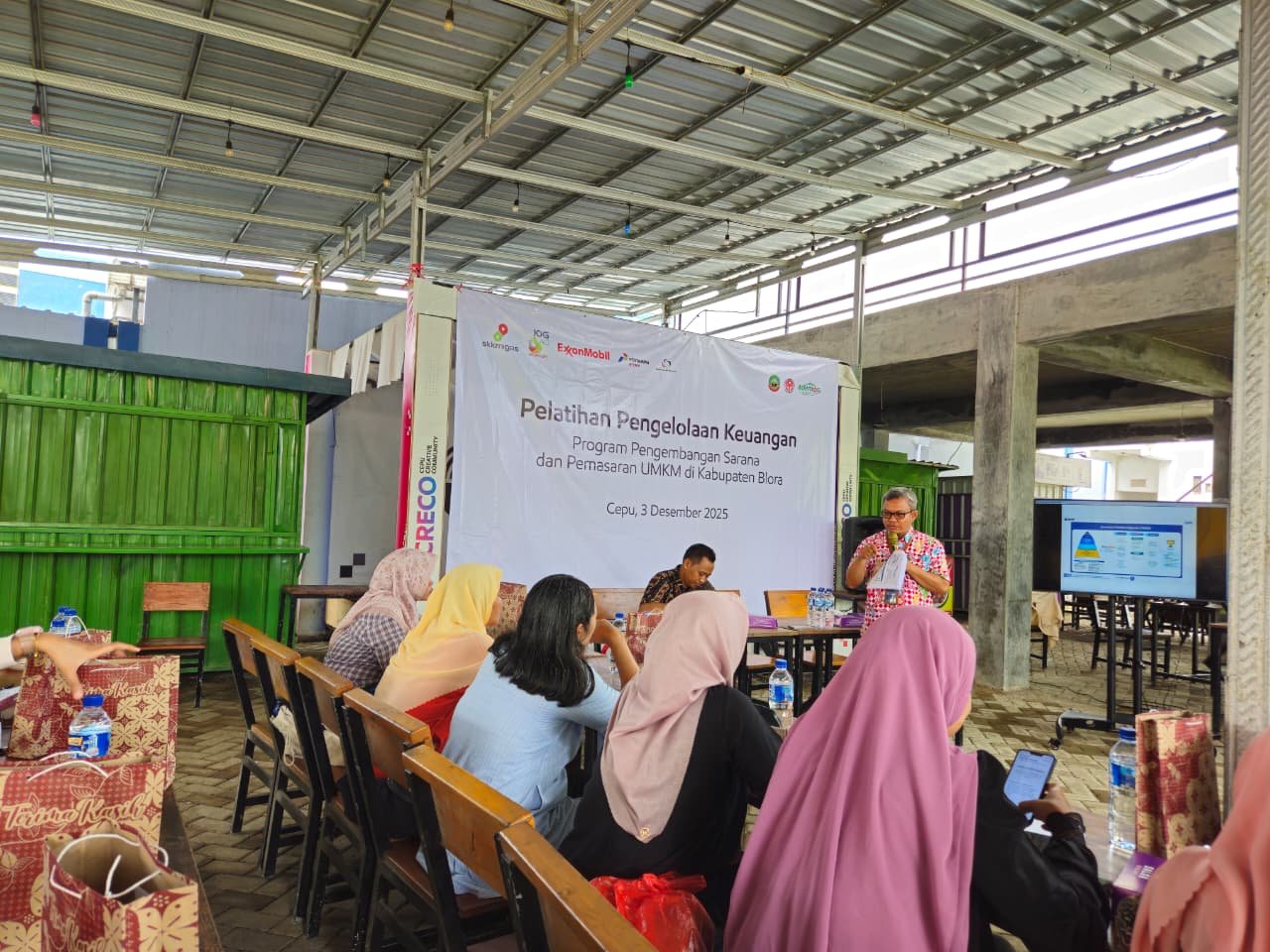 EMCL dan Ademos Bekali UMKM Cepu dengan Pelatihan Pengelolaan Keuangan