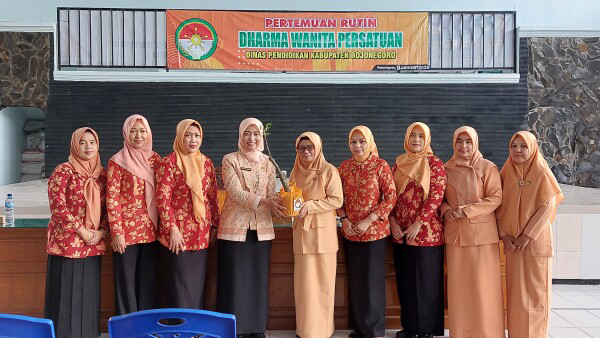 Bantu Bibit Tanaman, DWP Bojonegoro Ajak Terus Lestarikan Lingkungan dan Gerakan Penghijauan