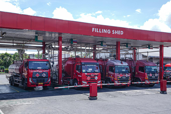 Perkuat Distribusi Energi Nasional, Pertamina Patra Niaga Kerja Sama dengan General Maintenance Mobil Tangki FAW