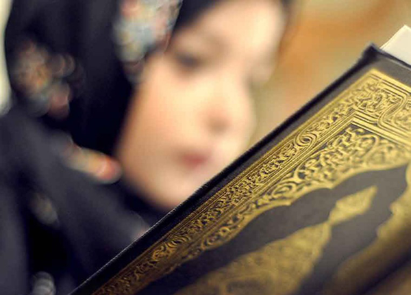 Hukum Wanita yang Haid Membawa Terjemahan Al-Qur'an?