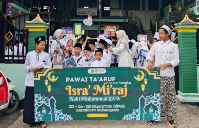 Tanamkan Rasa Cinta Baginda Nabi, MI Islamiyah Kepoh Peringati Isra’ Mi’raj dengan Pawai Ta'aruf