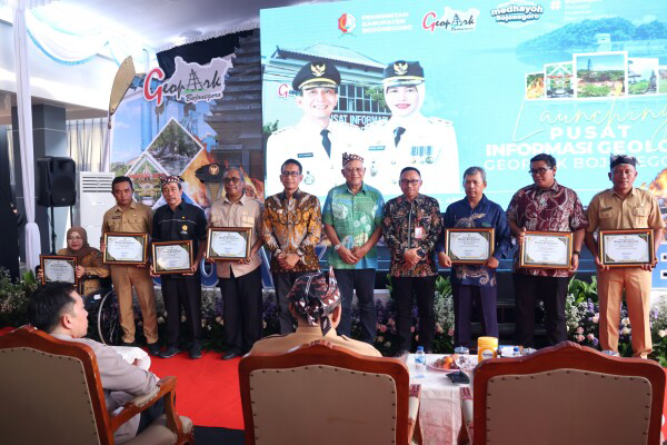 Pemkab Bojonegoro Beri Penghargaan 7 Tokoh Inspiratif, Jaga Eksistensi Kekayaan Bumi dan Budaya