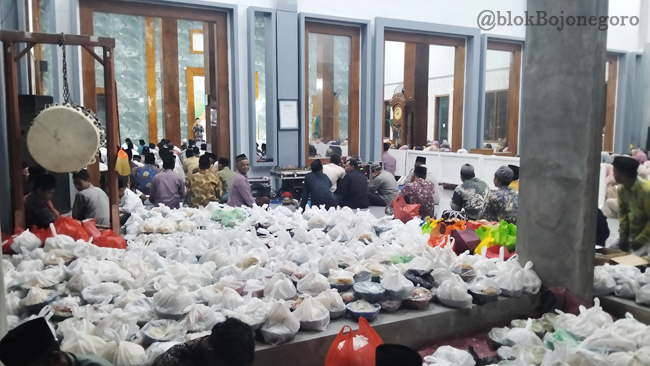 Peringatan Isra' Mi'raj dan Rutinan Ngaji Selapanan di Masjid Desa Sarangan