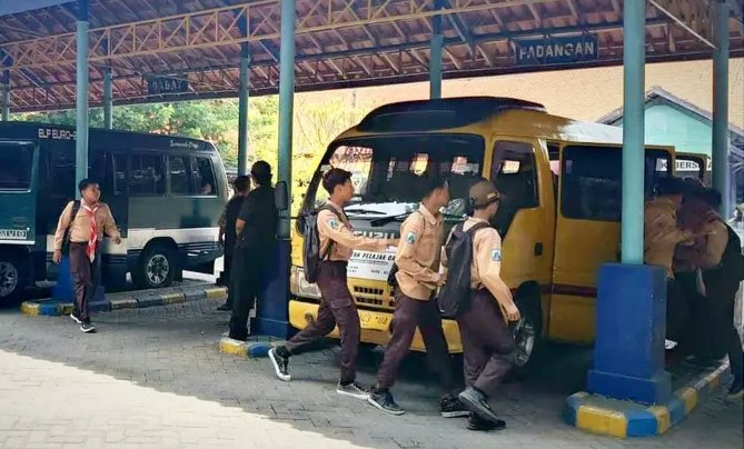 Angkutan Pelajar Gratis Bojonegoro Terhenti, Terkendala Administrasi