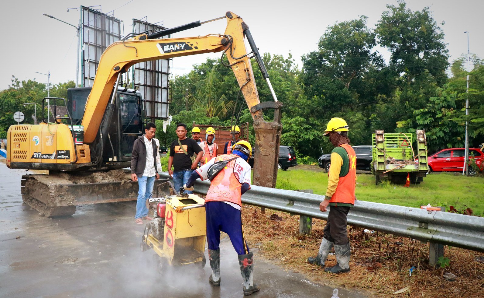 Cegah Truk Bertonase Besar, Jembatan Terusan Bojonegoro-Blora Diportal