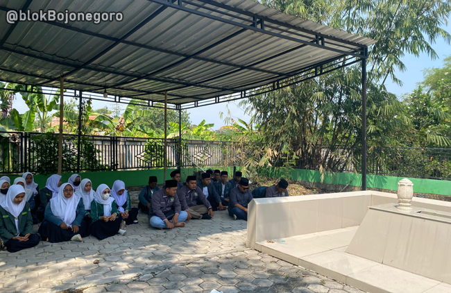 Ziarah Kubur Jelang Ramadan, Hukumnya?