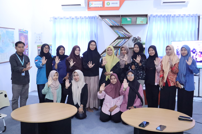 Peringati IWD, Perpustakaan dan Pusat Studi Hukum dan...