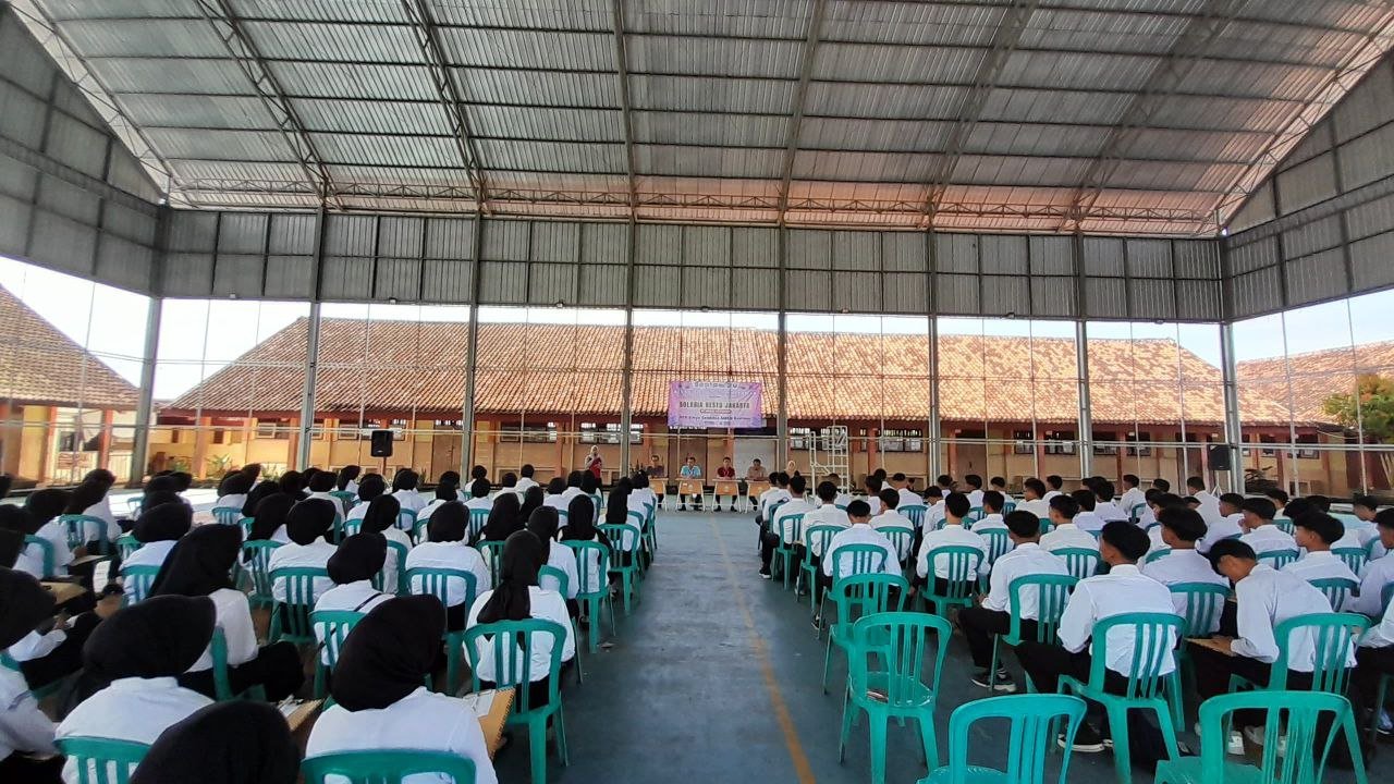 Buka Peluang Kerja, SMKN Kasiman Gandeng Solaria Resto...