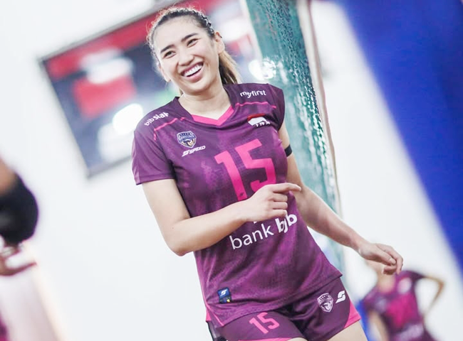 Mama Yolla Yuliana Berseragam BJB Tandamata di AVC...