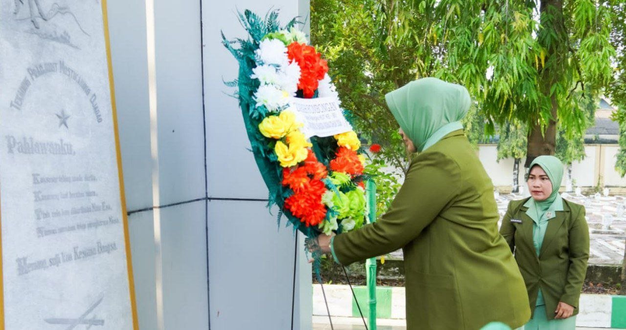 Persit KCK Bojonegoro Kenang Jasa Pahlawan Lewat Ziarah...