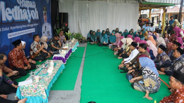 Diguyur Hujan, Medhayoh di Malo Ngobrol tentang Beasiswa...