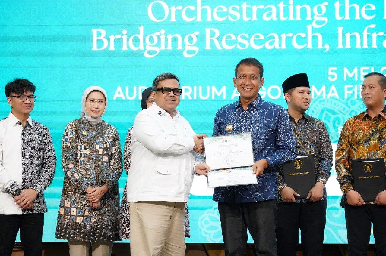 Akselerasi UMKM Halal, Bupati Bojonegoro Sabet Penghargaan Halal...