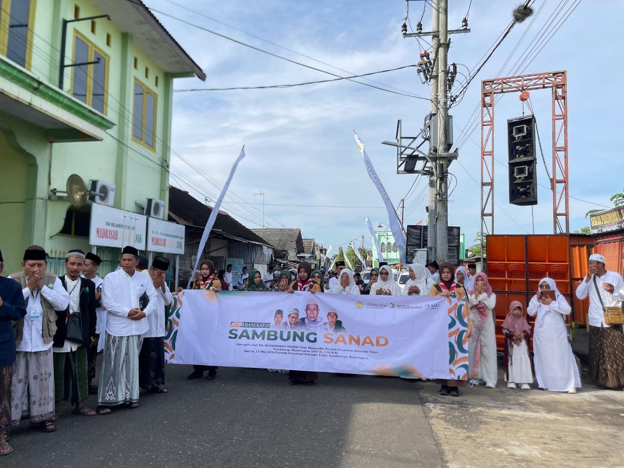 Ribuan Alumni Ponpes Attanwir Ikuti Sambung Sanad 2...
