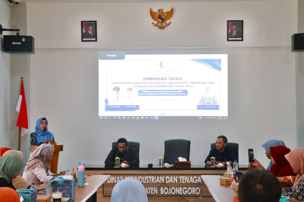 Gelar Bimtek, Disperinaker Bojonegoro Dorong Para Pelaku IKM...