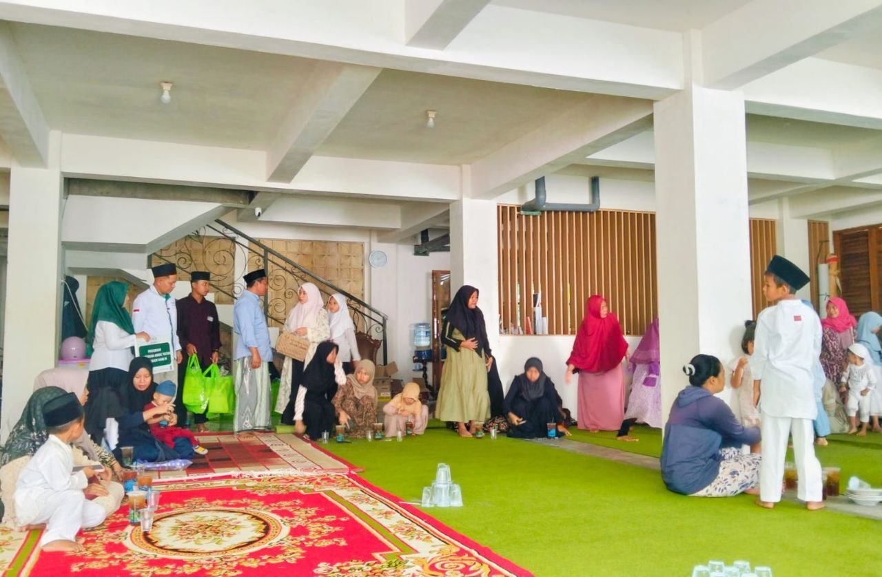 LAZISNU Bojonegoro dan Hi-Tech Santuni Seratusan Yatim