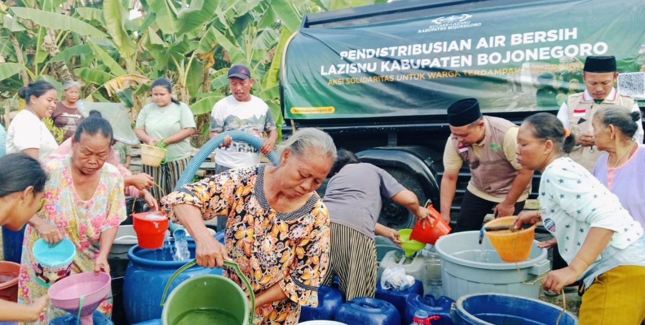 Dropping "Sedekah Air" dari LAZISNU Bojonegoro