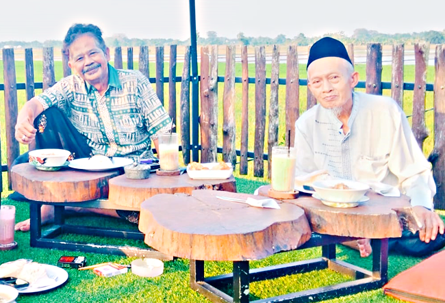 Sop Iga dan Buntut Bojonegoro ya D'Konco Cafe...