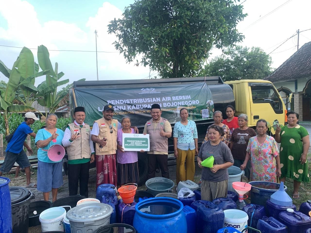 LAZISNU Bojonegoro Dropping Air Bersih "Sedekah Air" di...