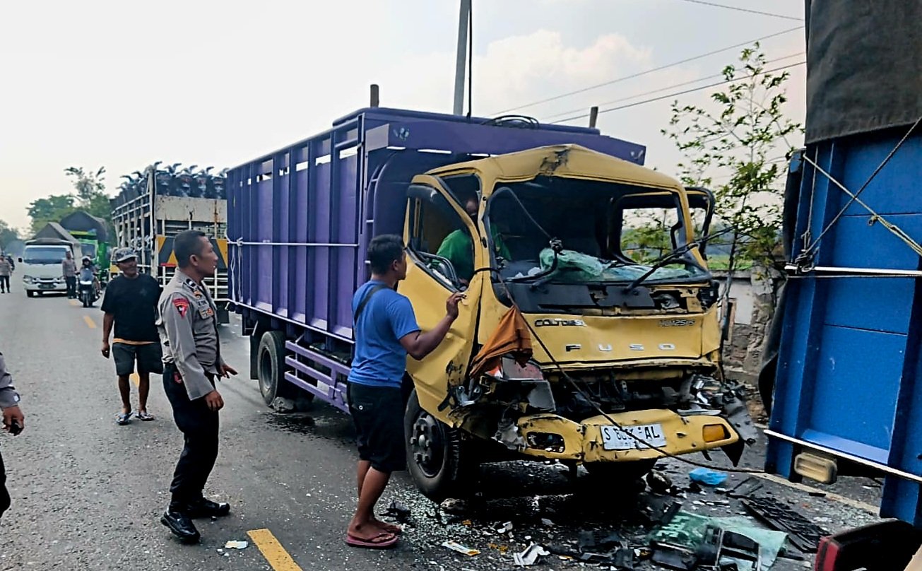 Sopir Pikap Asal Madiun Meninggal Tabrak Truk di...