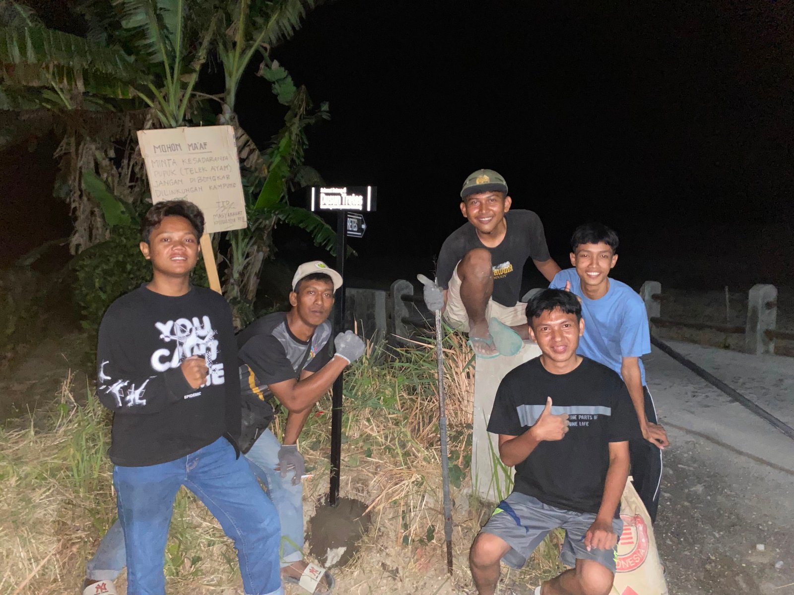 Bantu Navigasi Warga, KKN-TK Unigoro Kelompok 07 Pasang...