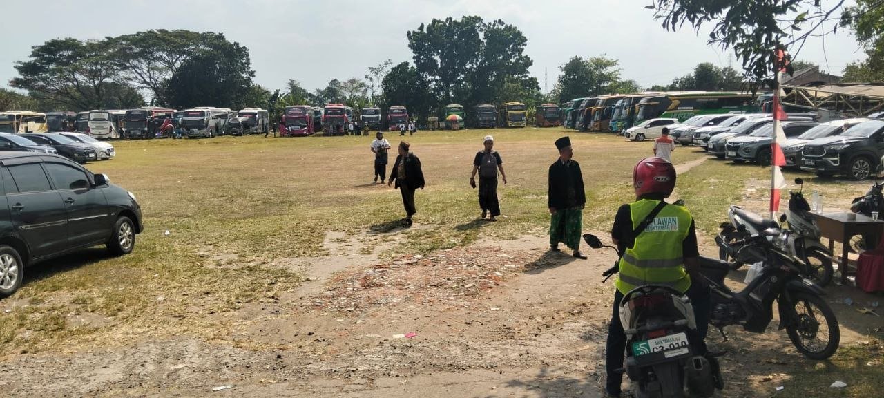 Parkir Muktamar NU ke 35 di Ponpes Bahrul...
