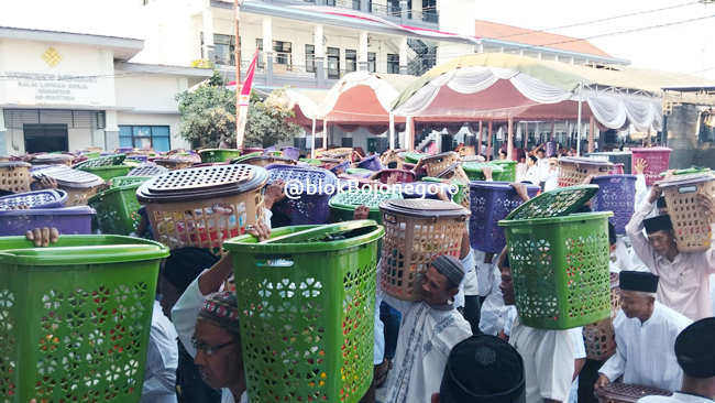 Berkat Jumbo dan Ribuan Warga Hadiri Gebyar Maulid...