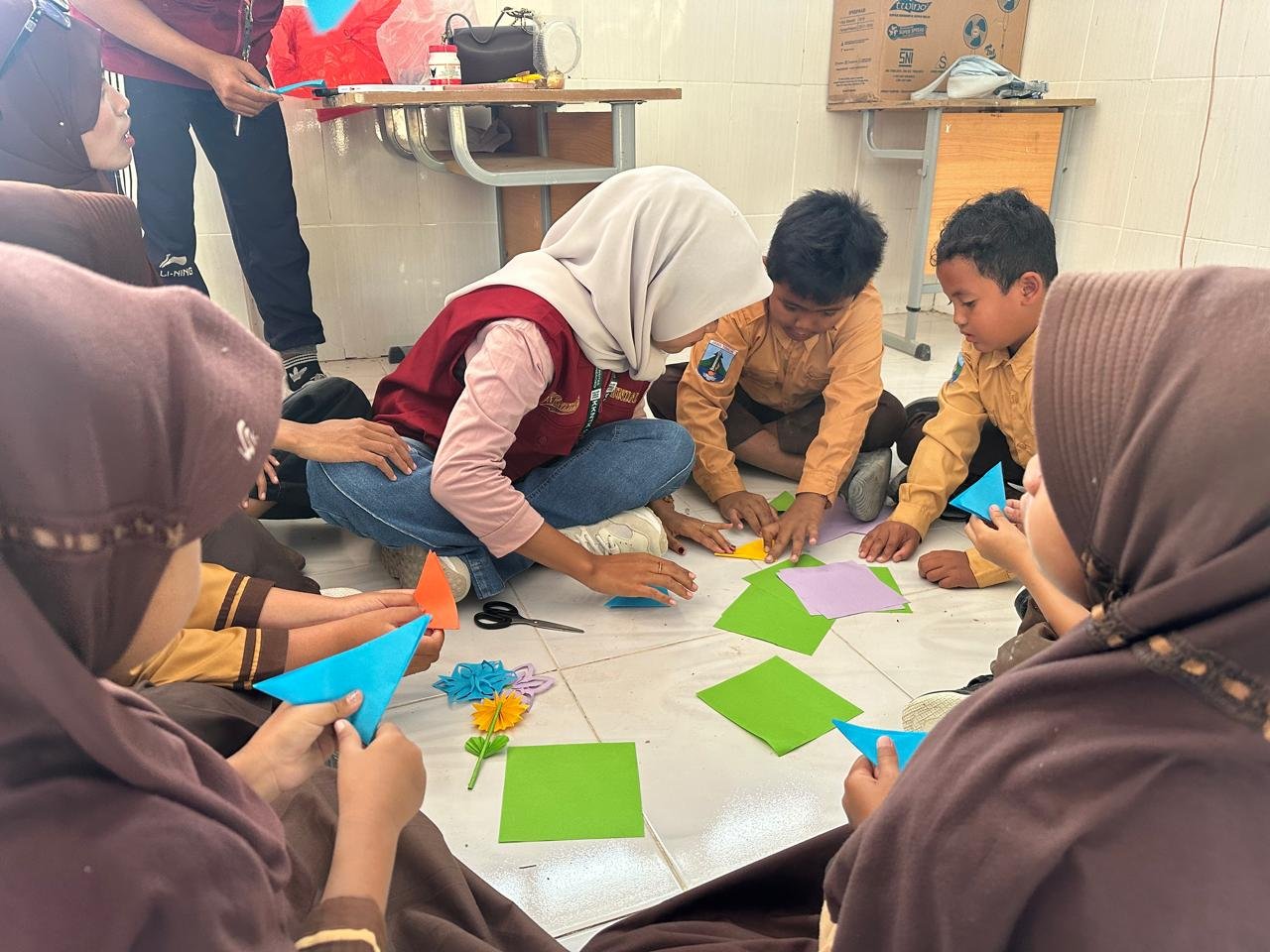 Mahasiswa Kelompok KKNTK 14 UNIGORO Hadirkan Pojok Literasi untuk Perkuat Budaya Baca Siswa SDN Bareng 3