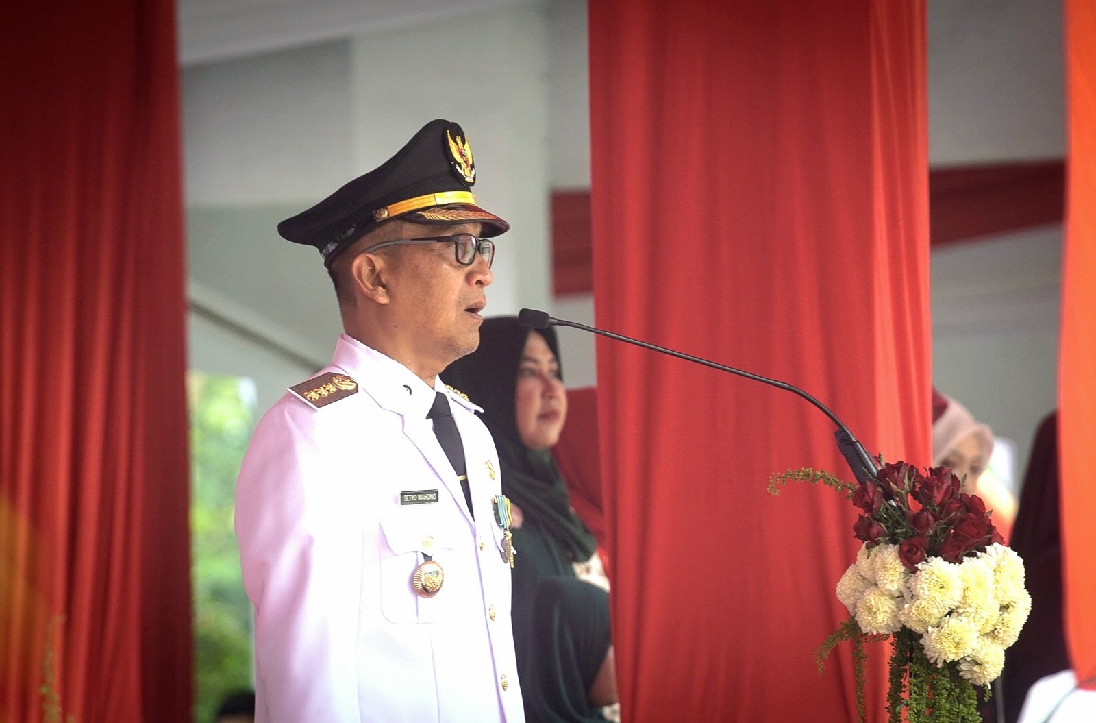 Bupati Wahono Pimpin Upacara HUT ke-81 RI di...