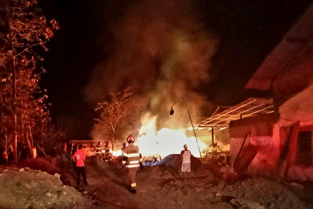 Api Lahap Rumah dan Usaha Mebel di Bojonegoro,...