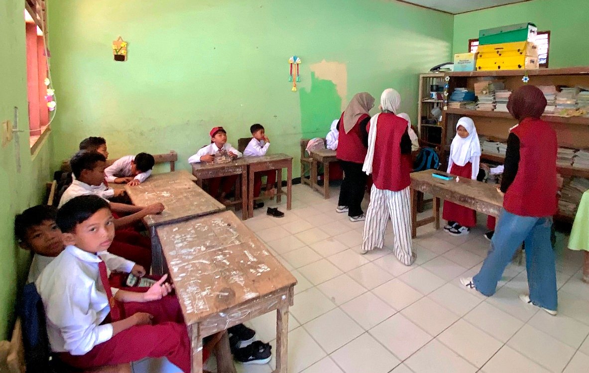 KKN-TK Unigoro Bekali Siswa SDN Pragelan Keterampilan Berbahasa