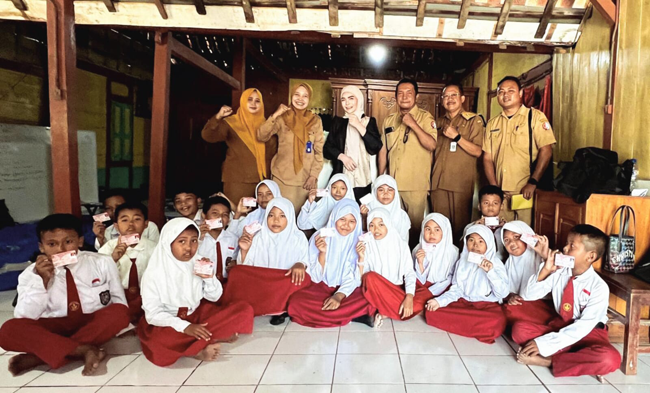 Jemput Bola Adminduk, Perekaman KIA di Sekolah Bagi...