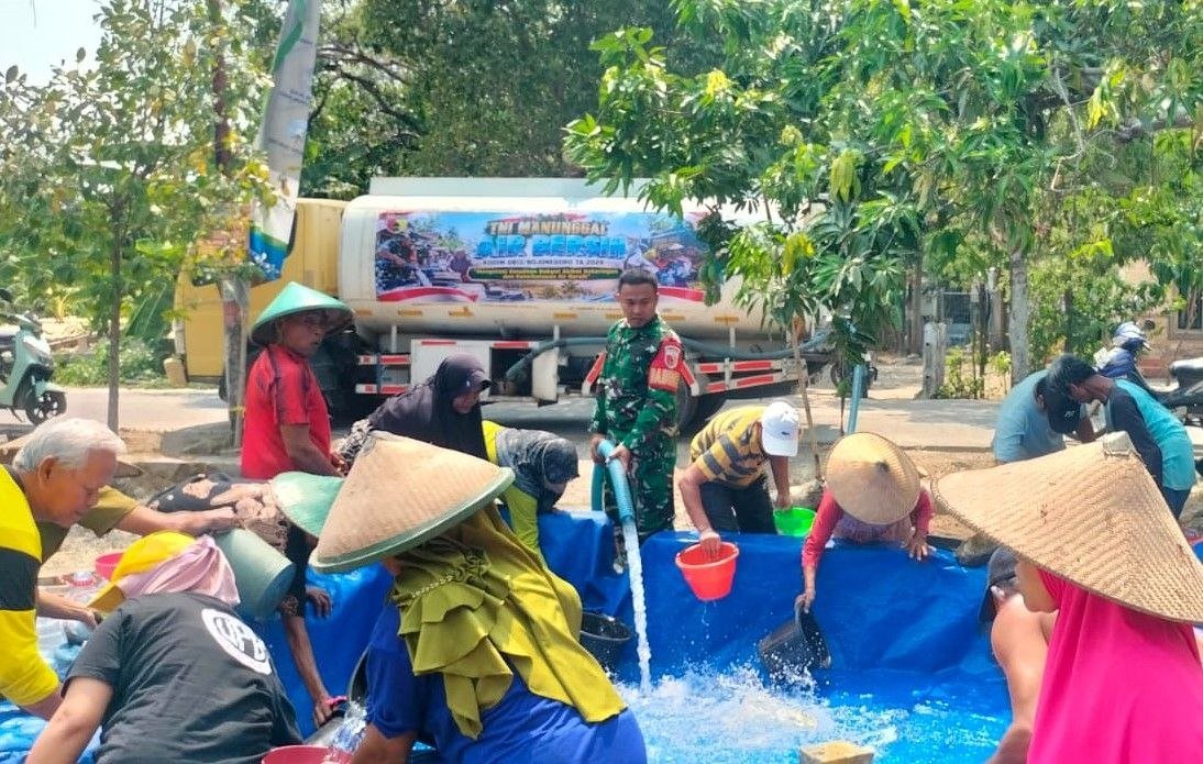 Kodim Bojonegoro Salurkan 200 Ribu Liter Air Bersih...