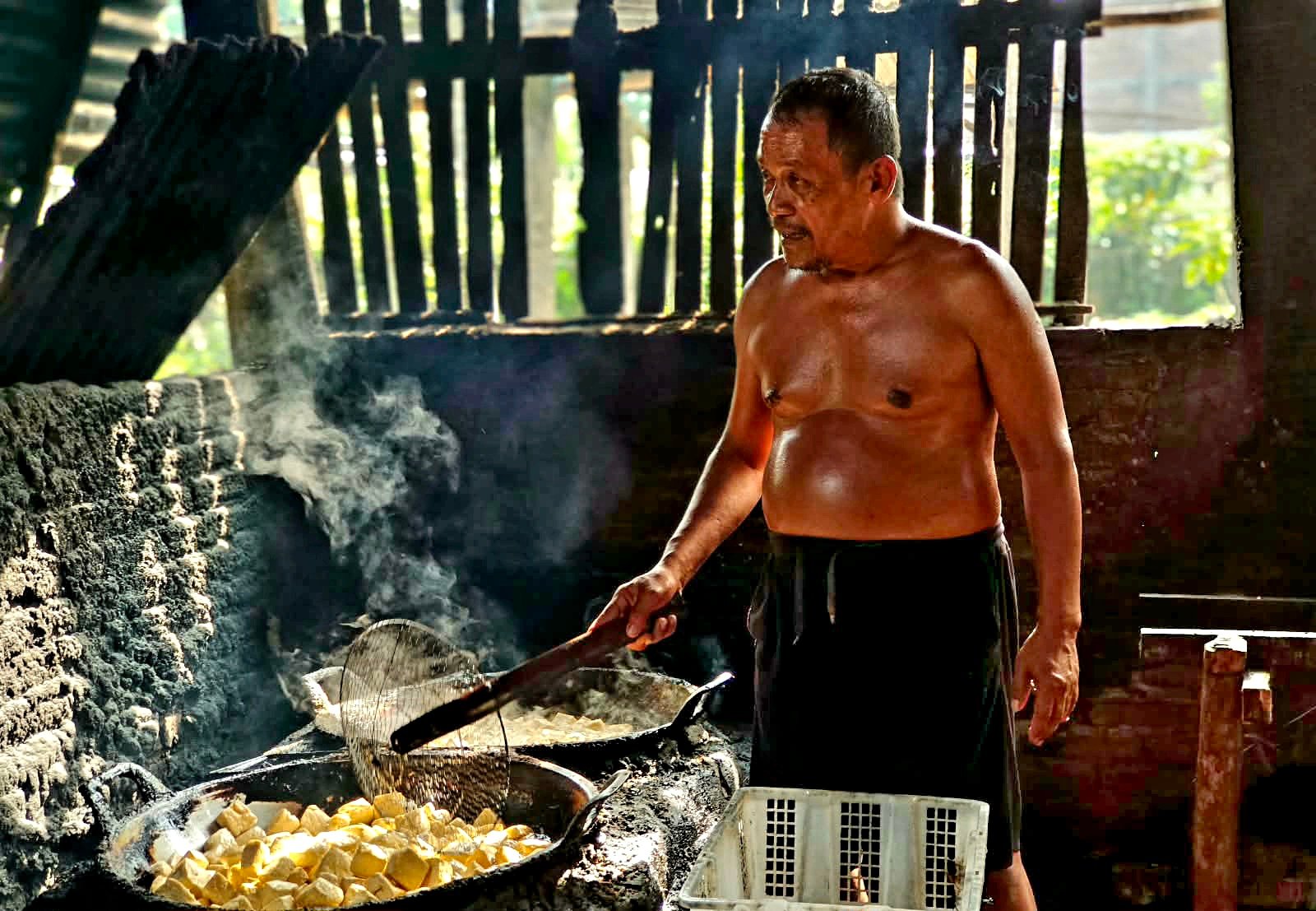 Kedelai dan Minyak Curah Kompak Naik, Perajin Tahu-Tempe...