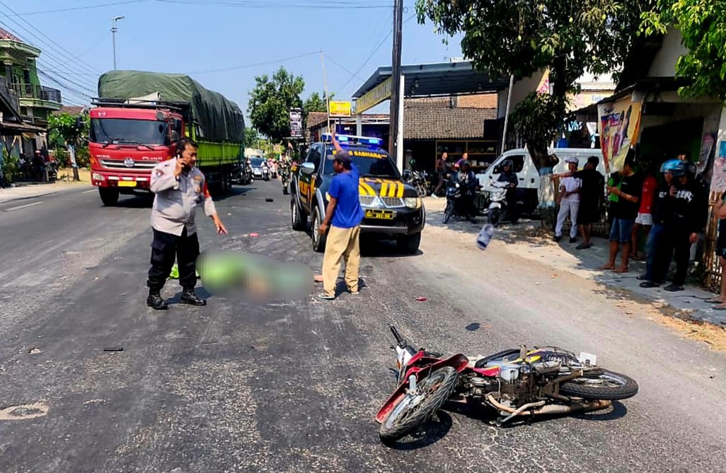 Pemotor Asal Madura Meninggal Kecelakaan di Bojonegoro, Truk...