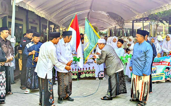 Ribuan Santri Attanwir Bojonegoro Ikuti Kirab Sambut Hari...
