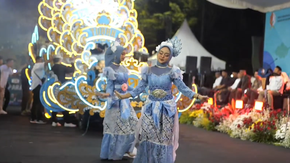 Meriahnya Parade Oklik Idul FItri