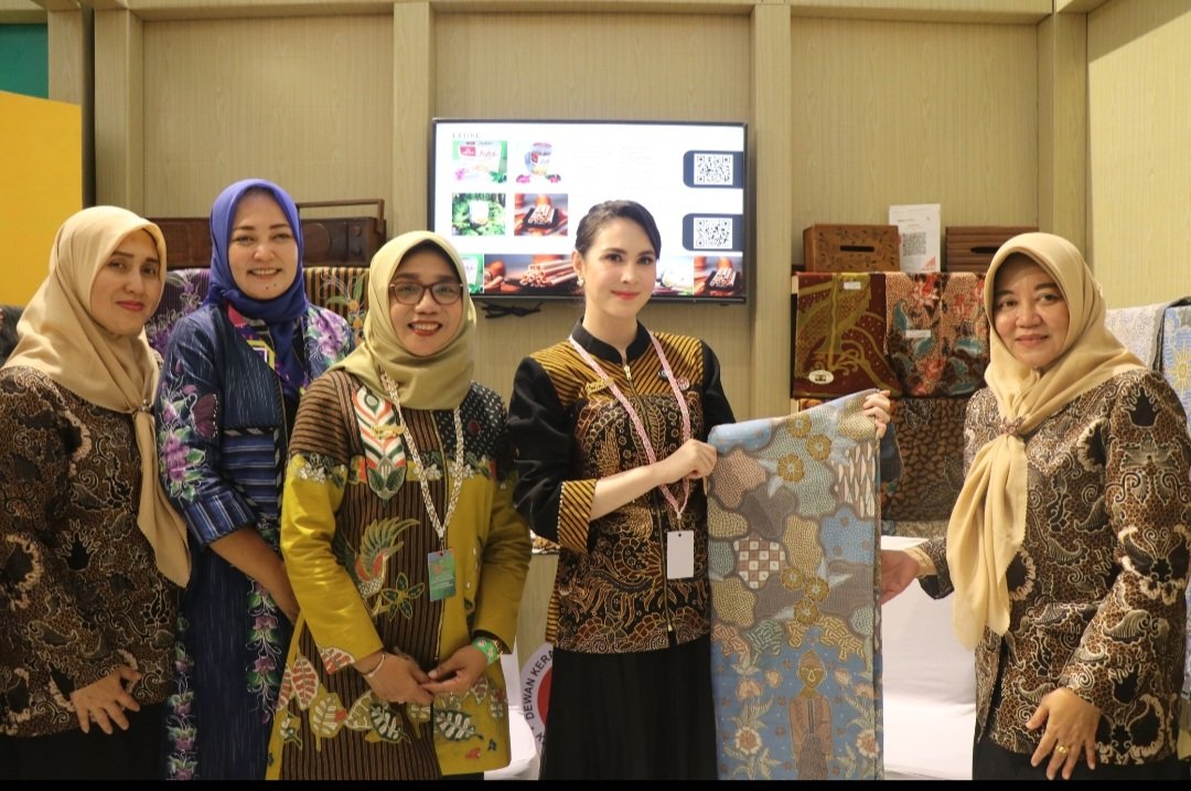 Stand Dekranasda Kabupaten Bojonegoro di Balikpapan Banyak Diminati Pengunjung Luar Daerah