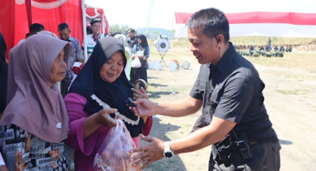 Pasar Murah TMMD Bojonegoro, Warga Serbu Sembako dan Ikan Lokal
