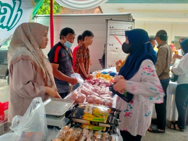 Pemprov Jatim Gelar Pasar Murah, Warga Bojonegoro Menyerbu