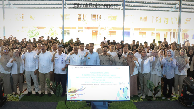 Bupati Wahono Berangkatkan Ratusan Mahasiswa KKM IKIP PGRI Bojonegoro
