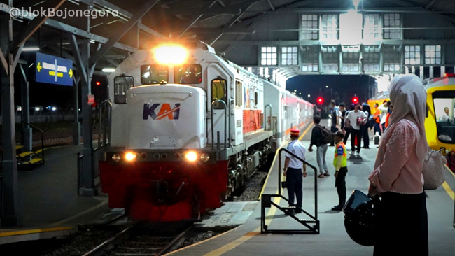 Libur Kemerdekaan, Stasiun Bojonegoro Ramai