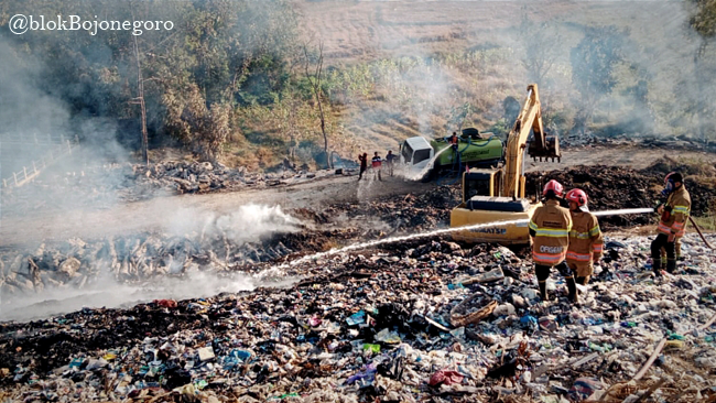 TPA Banjarsari Bojonegoro Terbakar Hebat, Pemadaman hingga 13 Jam