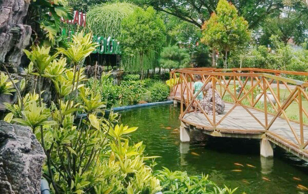 Tenang dan Sejuk di Taman Gajah Bolong Baureno