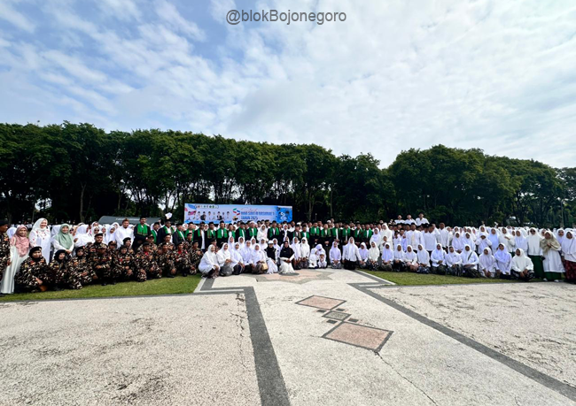 Ribuan Santri Ikuti Apel Hari Santri Nasional di Alun-alun Bojonegoro