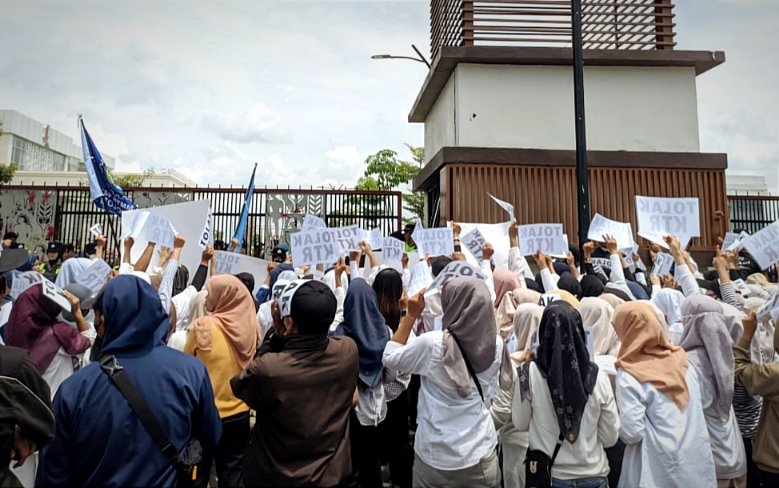 Buruh Rokok Geruduk DPRD Bojonegoro, Tolak Draf Raperda Kawasan Tanpa Rokok