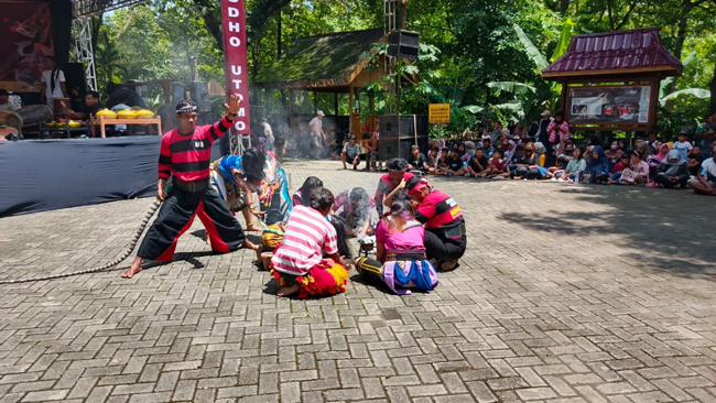 Reog Mudho Utomo Suguhan Spesial di Kayangan Api Bojonegoro Saat Libur Natal