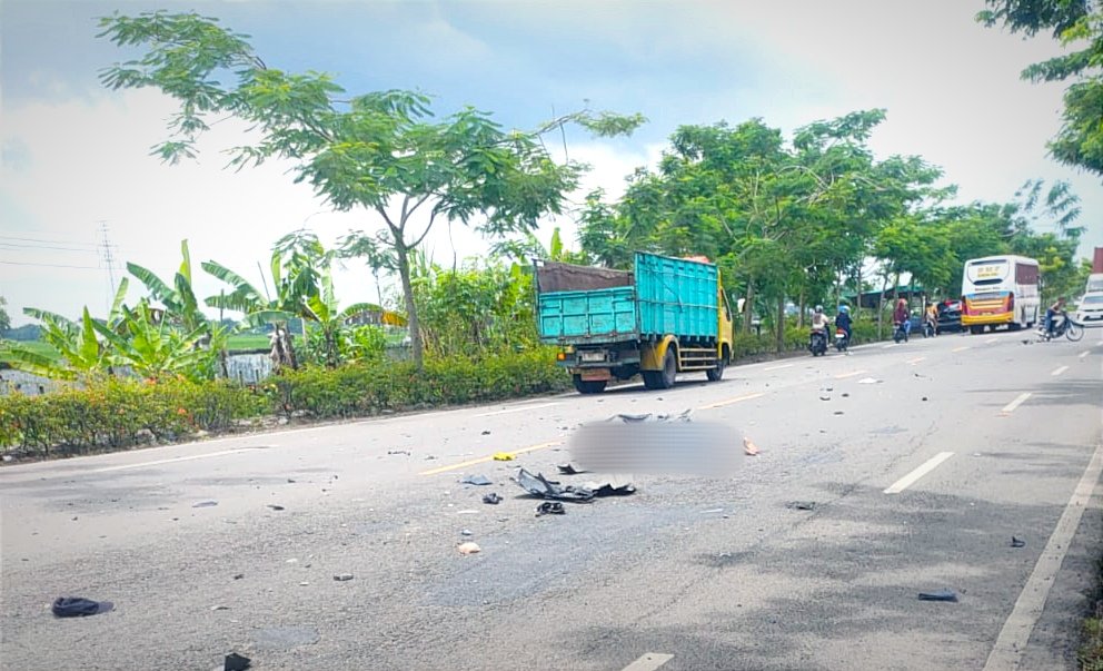 Hendak Nyebrang, Pemotor di Bojonegoro Meninggal Disantap Mobil